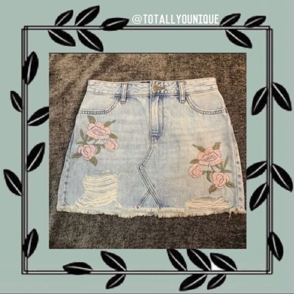 Hollister Light Wash Distressed Denim Skirt - Picture 1 of 8